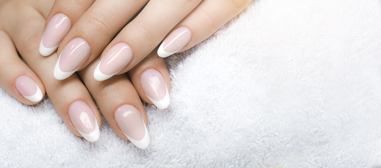 Jak wykonać french manicure?