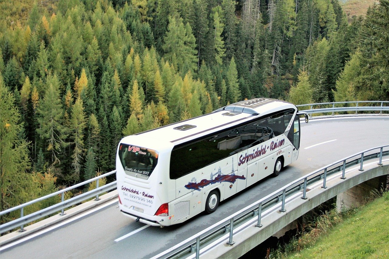 Wyjazd zagraniczny – typy transportu do wyboru i jak wybrać najlepszy z nich