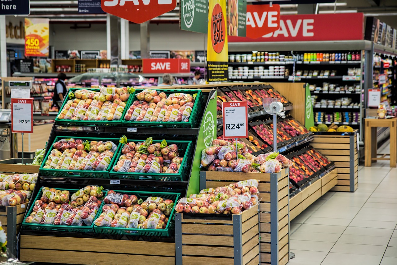 Akcesoria, które zwiększają widoczność produktów w sklepie